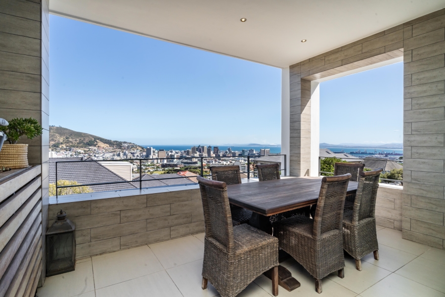 2 Bedroom Property for Sale in Vredehoek Western Cape